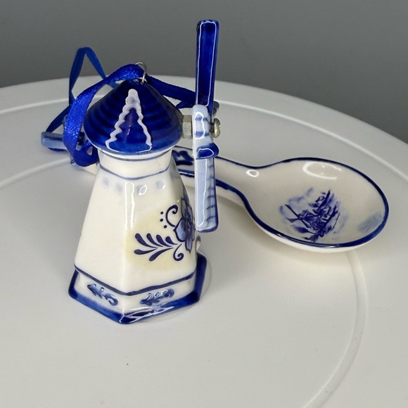 Porcelain windmill decor - Picture 3 of 8